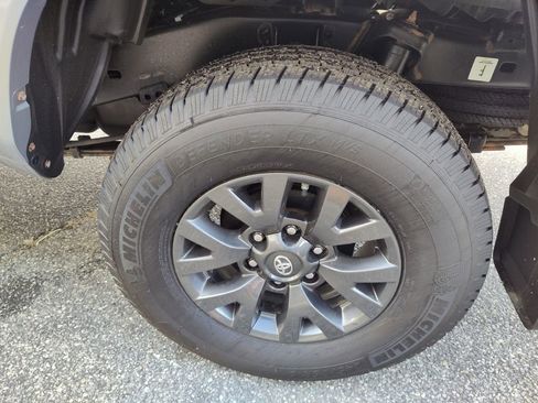 Used 2021 Toyota Tacoma TRD Sport image 21