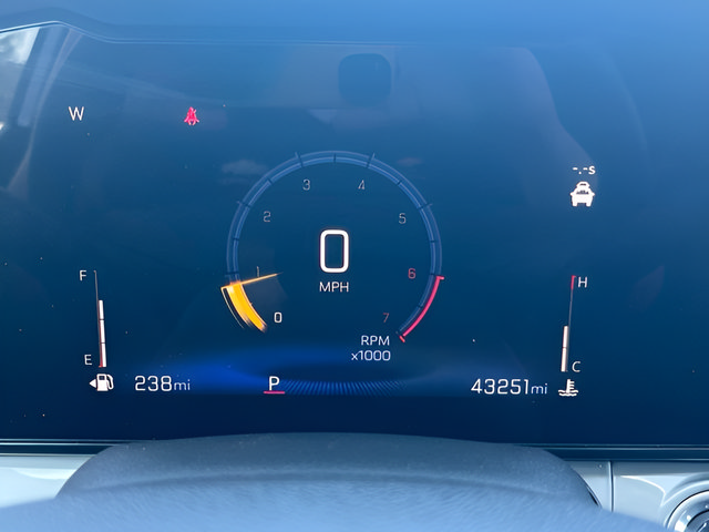 Used 2025 Chevrolet Trax LT FWD image 20