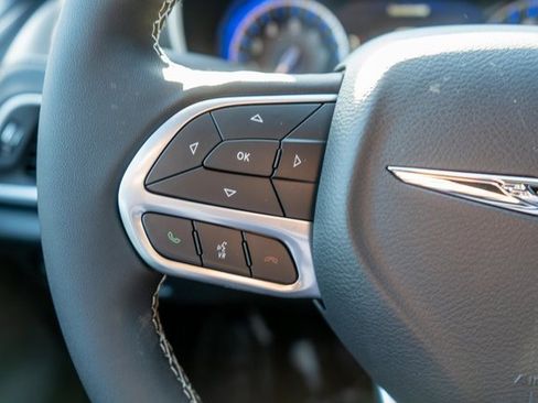 New 2026 Chrysler Pacifica Select image 19