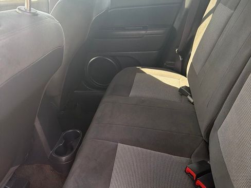 Used 2017 Jeep Patriot Latitude FWD image 10