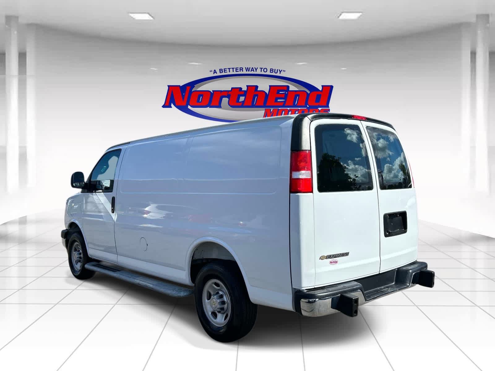 Used 2025 Chevrolet Express 2500 w/ Driver Convenience Package RWD image 5