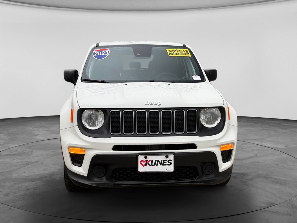 Used 2023 Jeep Renegade Latitude AWD/4WD image 3
