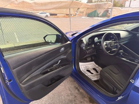 Used 2022 Hyundai Elantra SEL w/ Convenience Package image 14