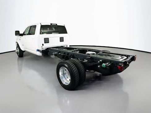 New 2026 RAM 5500 4x4 Crew Cab w/ Laramie Trim Package image 5