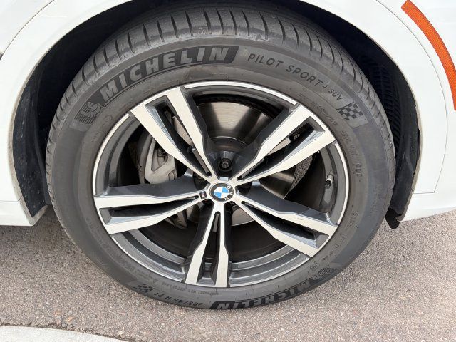 Used 2021 BMW X7 xDrive40i w/ M Sport Package AWD/4WD image 4