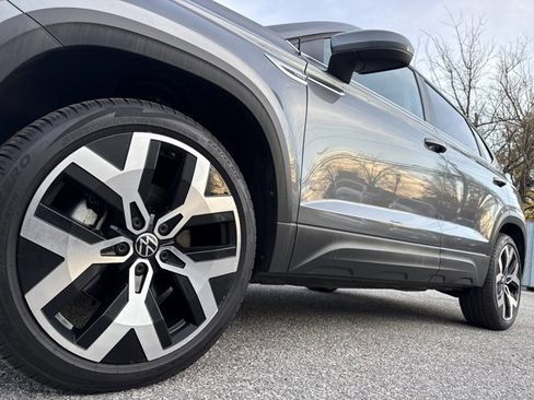 Certified 2022 Volkswagen Taos SEL image 10