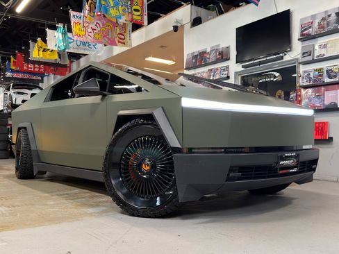 Used 2024 Tesla Cybertruck AWD Crew Cab image 1