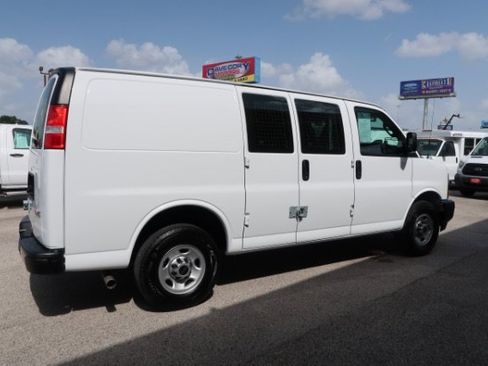 Used 2023 GMC Savana 2500 w/ Driver Convenience Package RWD image 4
