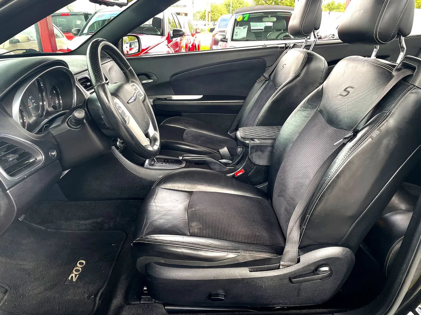 Used 2014 Chrysler 200 S FWD image 17