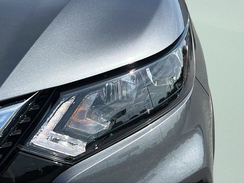 Used 2022 Nissan Rogue Sport SV AWD/4WD image 26