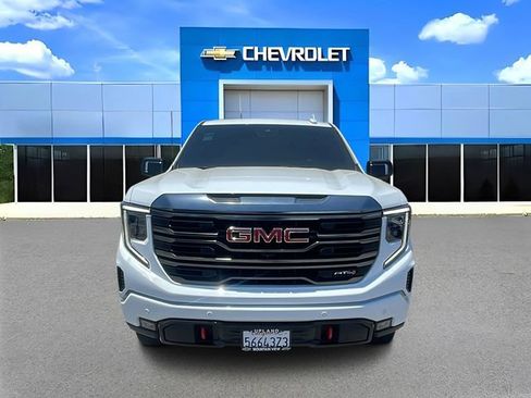 Used 2024 GMC Sierra 1500 AT4 w/ AT4 Preferred Package AWD/4WD image 8