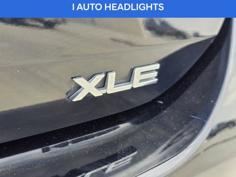 Used 2024 Toyota Highlander XLE image 11
