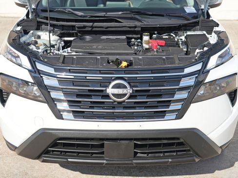 Used 2024 Nissan Rogue SV w/ SV Premium Package FWD image 7