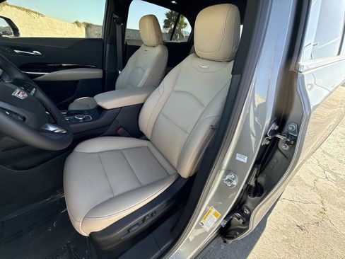 Certified 2024 Cadillac XT4 Luxury FWD image 19