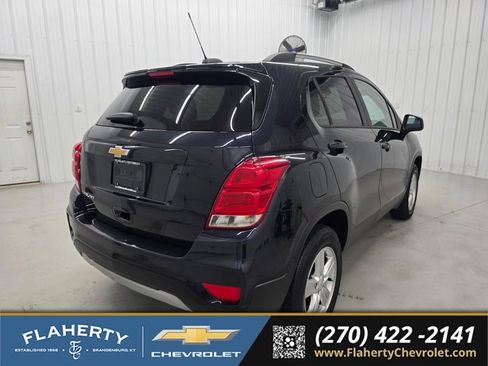 Used 2021 Chevrolet Trax LT w/ LT Convenience Package AWD/4WD image 3