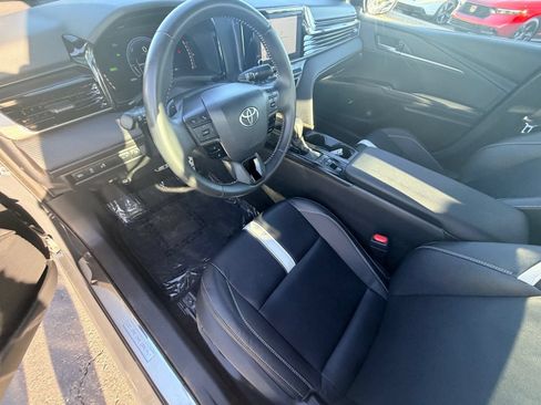 Used 2025 Toyota Camry SE w/ Convenience Package FWD image 14