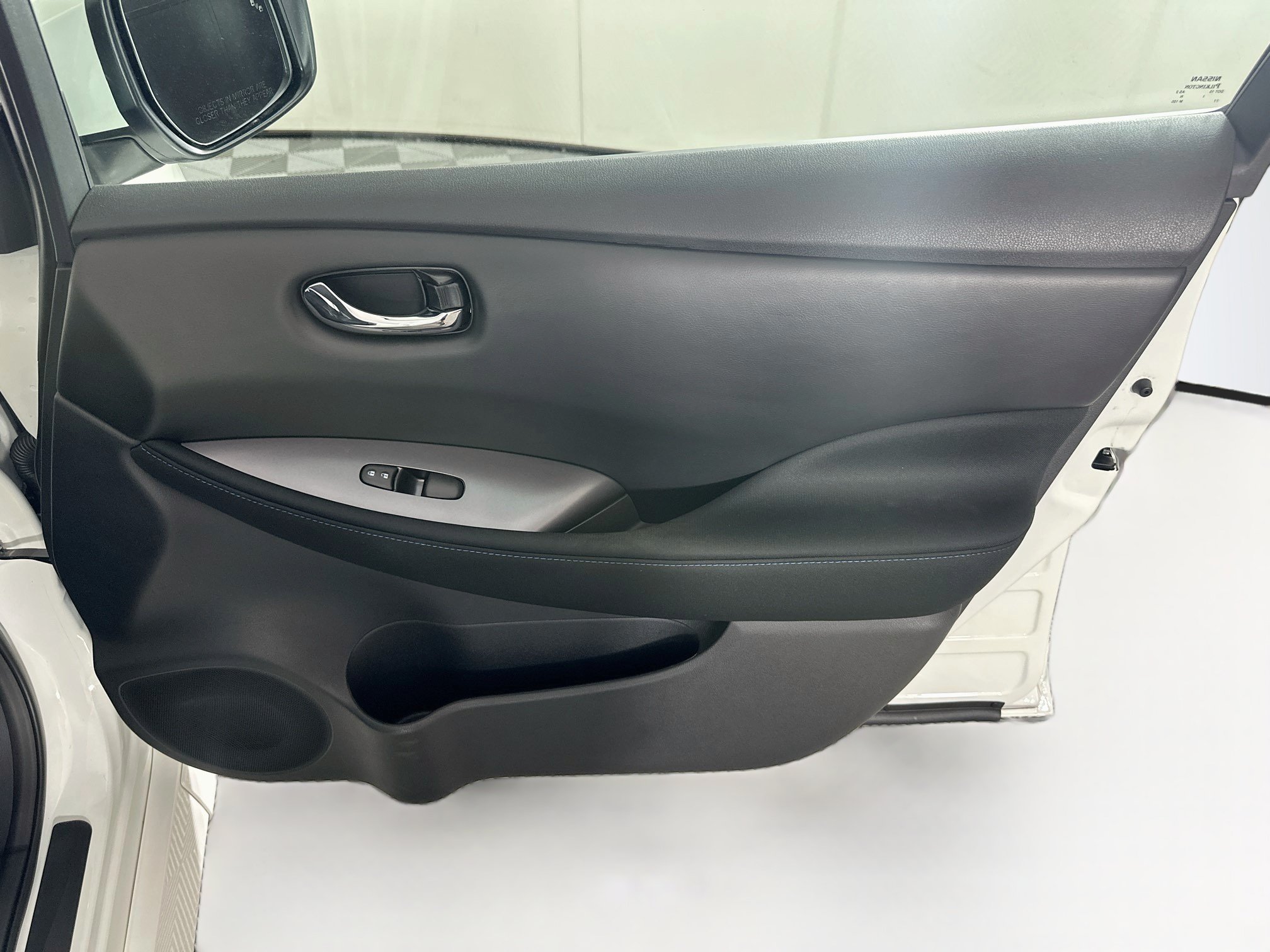 Used 2025 Nissan Leaf S FWD image 30