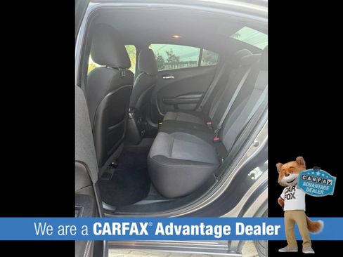Used 2018 Dodge Charger SXT w/ Blacktop Package RWD image 9