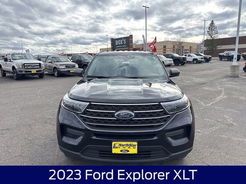 Used 2023 Ford Explorer XLT AWD/4WD image 4