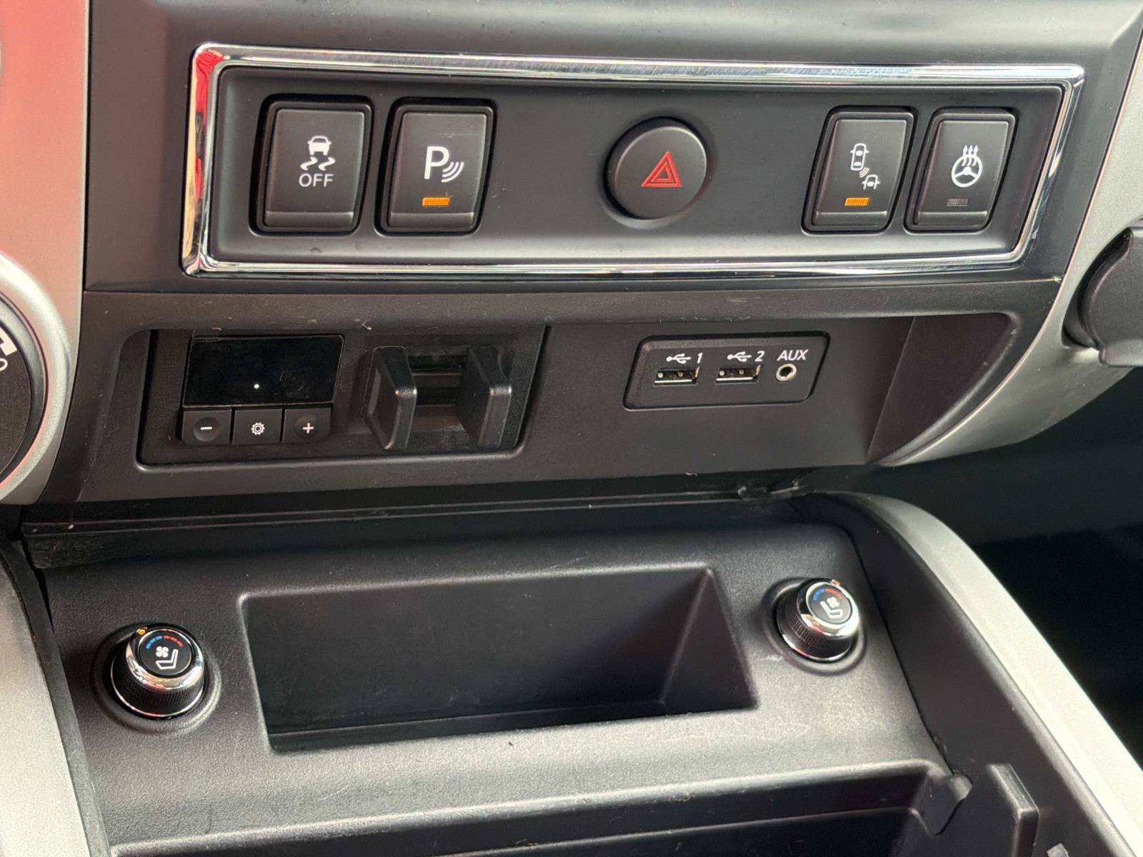 Used 2019 Nissan Titan PRO-4X w/ Pro-4x Convenience Package AWD/4WD image 34