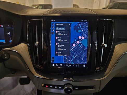 Certified 2023 Volvo XC60 B6 Ultimate w/ Protection Package Premier image 24