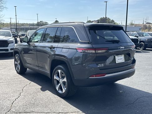 New 2026 Jeep Grand Cherokee Limited w/ Luxury Tech Group II AWD/4WD image 6