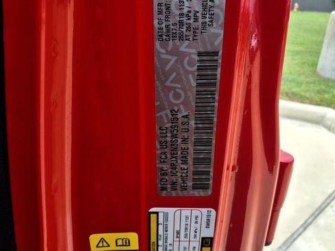 Used 2025 Jeep Wrangler Unlimited Sahara AWD/4WD image 34
