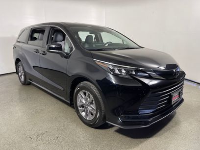 New 2026 Toyota Sienna LE