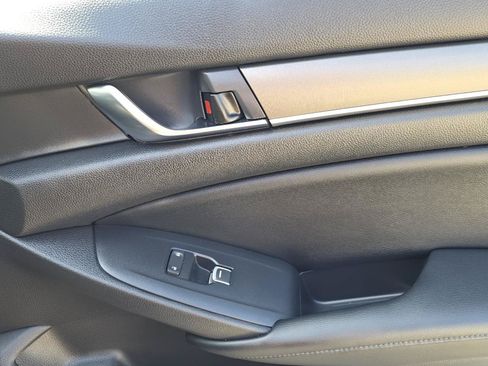 Used 2018 Honda Accord LX image 17