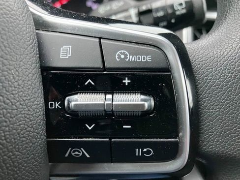 Used 2023 Kia Sorento LX image 11