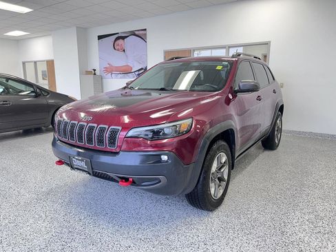 Used 2019 Jeep Cherokee Trailhawk w/ Comfort/Convenience Group image 3