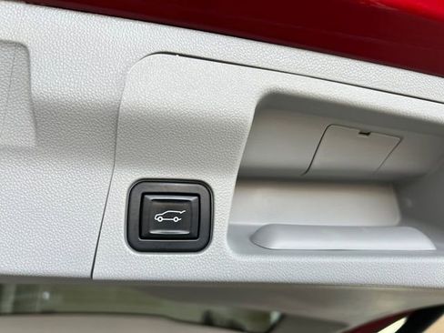 Used 2022 GMC Acadia SLT w/ Preferred Package AWD/4WD image 15