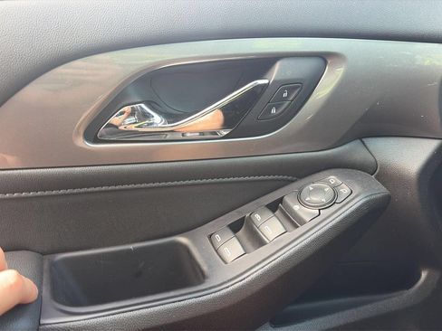 Used 2023 Chevrolet Traverse LT AWD/4WD image 21