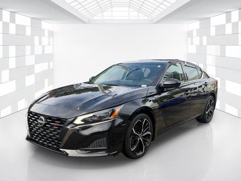 Certified 2024 Nissan Altima 2.5 SR w/ SR Premium Package FWD image 3