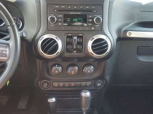 Used 2017 Jeep Wrangler Unlimited Sahara w/ Dual Top Group image 28