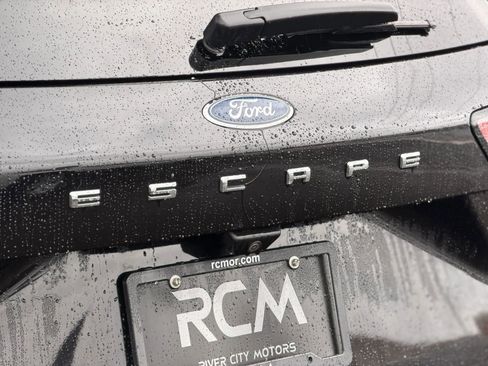 Used 2020 Ford Escape SE image 11