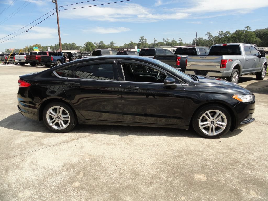 Used 2018 Ford Fusion SE w/ Fusion SE Technology Package FWD image 5