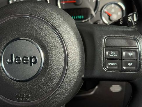 Used 2014 Jeep Wrangler Unlimited Sahara w/ Connectivity Group AWD/4WD image 30