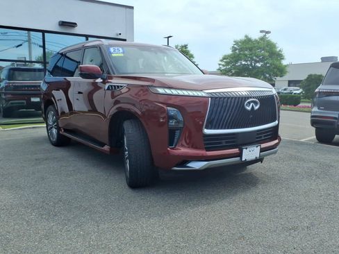 Certified 2025 INFINITI QX80 Sensory AWD/4WD image 3