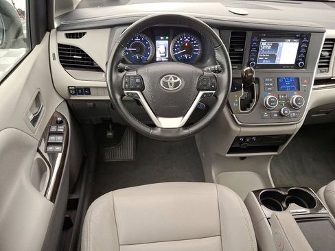 Certified 2019 Toyota Sienna XLE w/ XLE Navigation Package FWD image 13