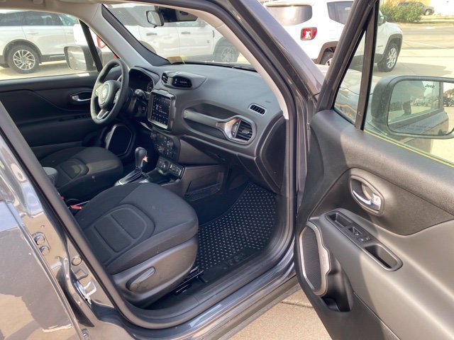 Used 2022 Jeep Renegade Latitude AWD/4WD image 6
