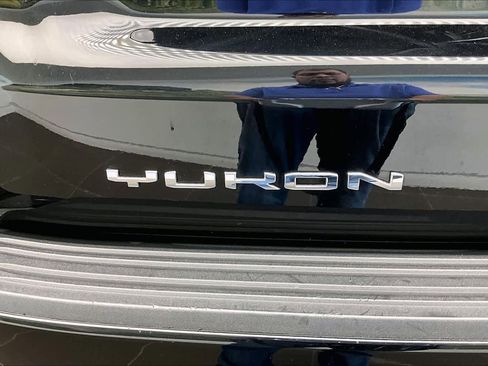 Used 2022 GMC Yukon SLE w/ Gmc Pro Safety Plus Package image 32