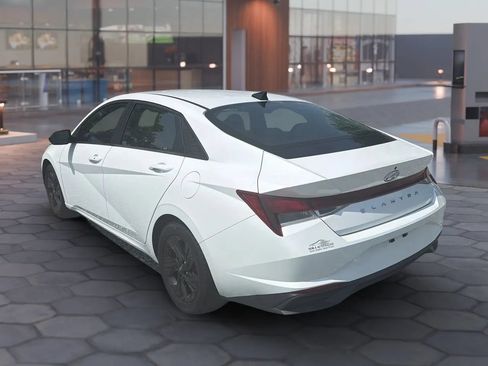 Used 2021 Hyundai Elantra SEL w/ Convenience Package FWD image 8
