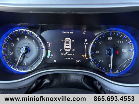 Used 2022 Chrysler Pacifica Touring image 27