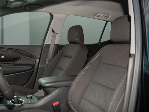 Used 2024 GMC Terrain SLE w/ Driver Convenience Package image 6