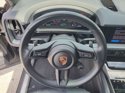 Used 2024 Porsche Cayenne AWD/4WD image 23