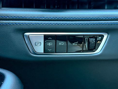 New 2025 Cadillac Escalade IQ Sport 1 w/ LPO, ONYX Package AWD/4WD image 28