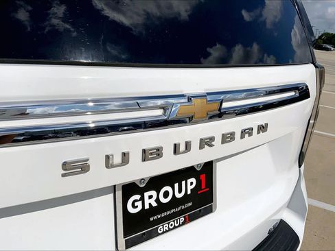 Certified 2024 Chevrolet Suburban LT RWD image 30