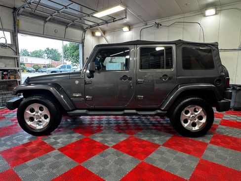 Used 2014 Jeep Wrangler Unlimited Sahara w/ Connectivity Group AWD/4WD image 4