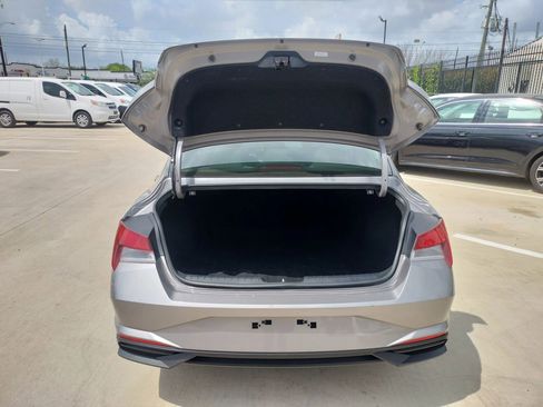 Used 2023 Hyundai Elantra SE image 8